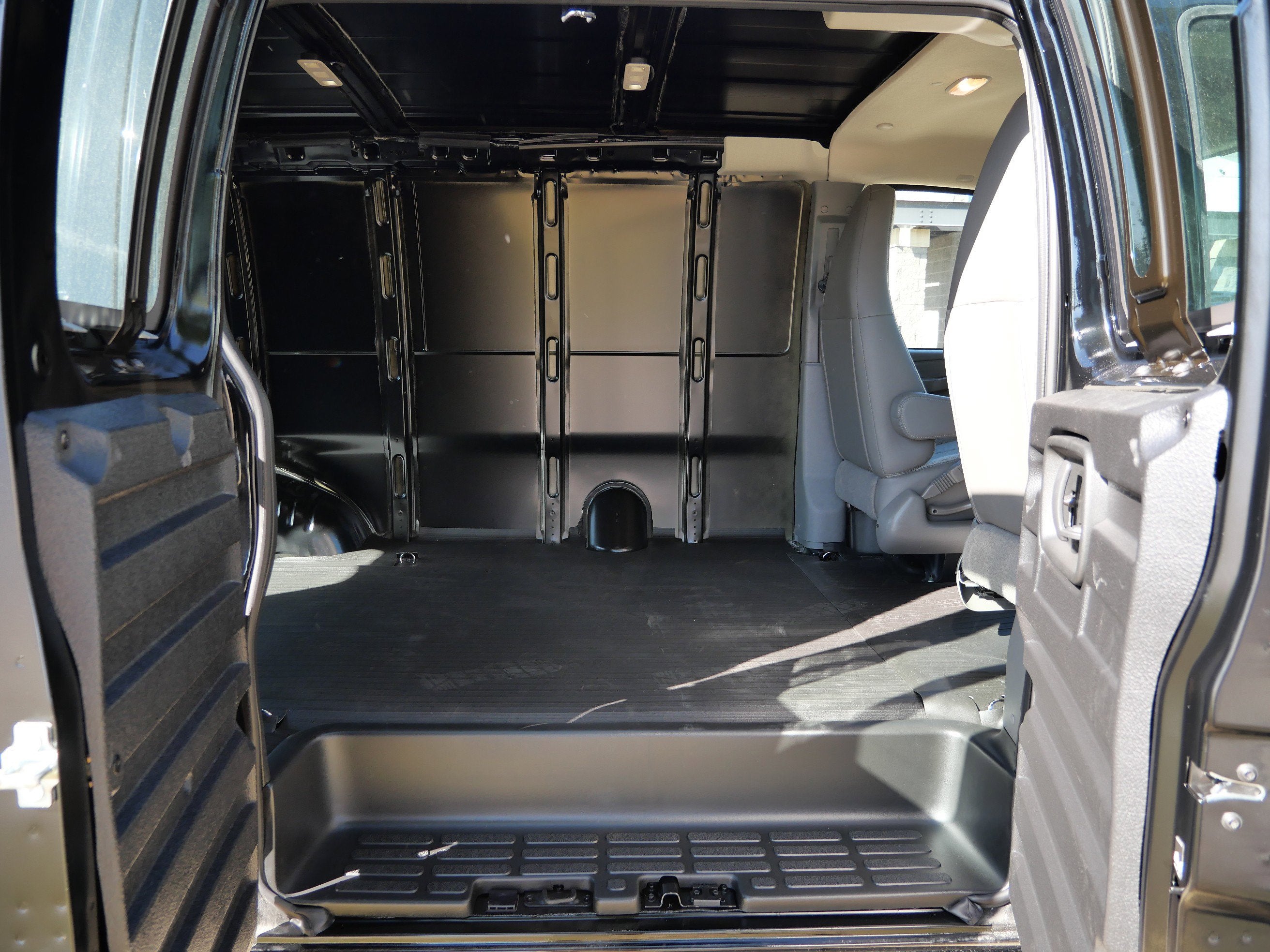 2025 GMC Savana Cargo 3500 Work Van