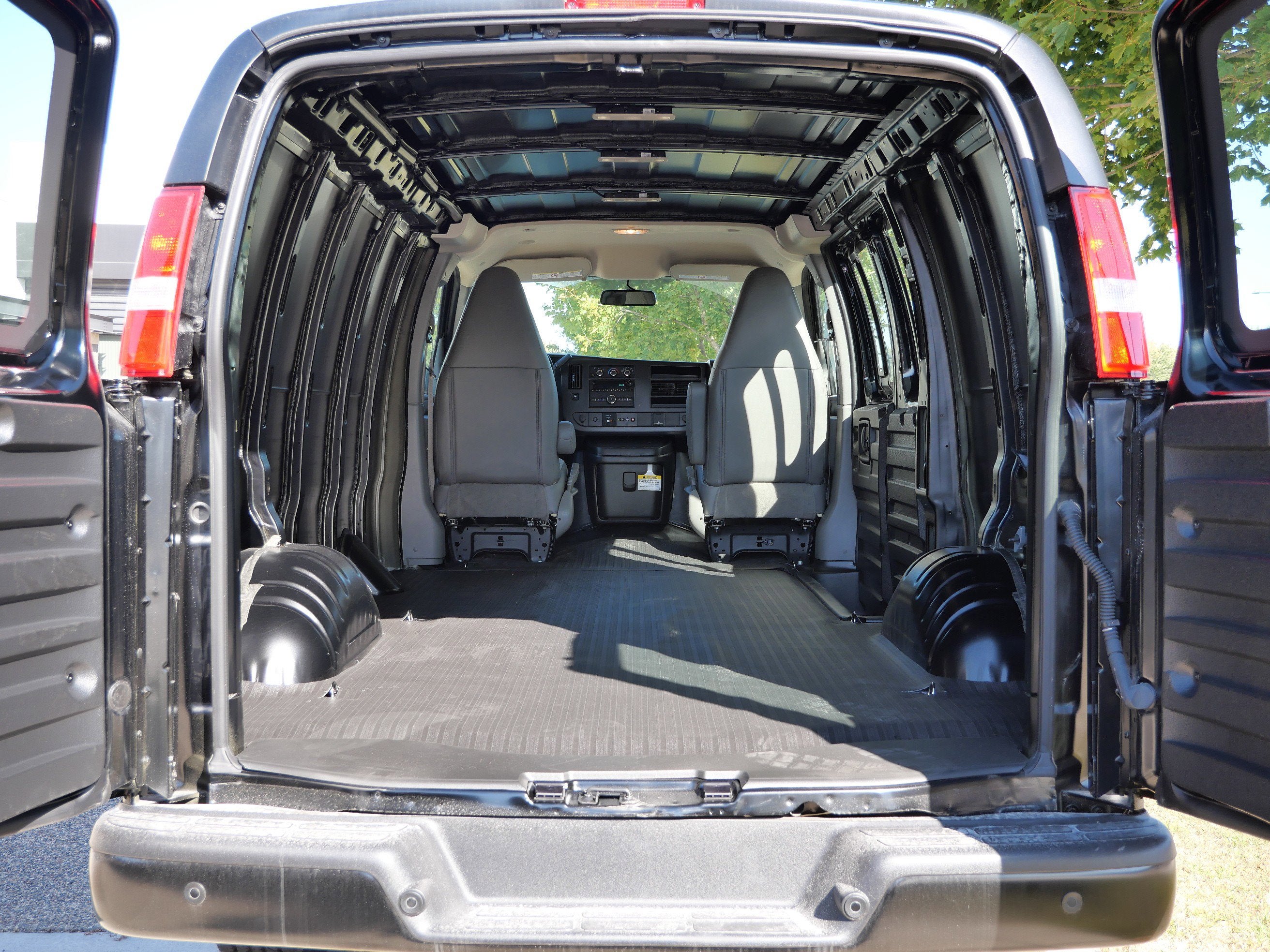 2025 GMC Savana Cargo 3500 Work Van