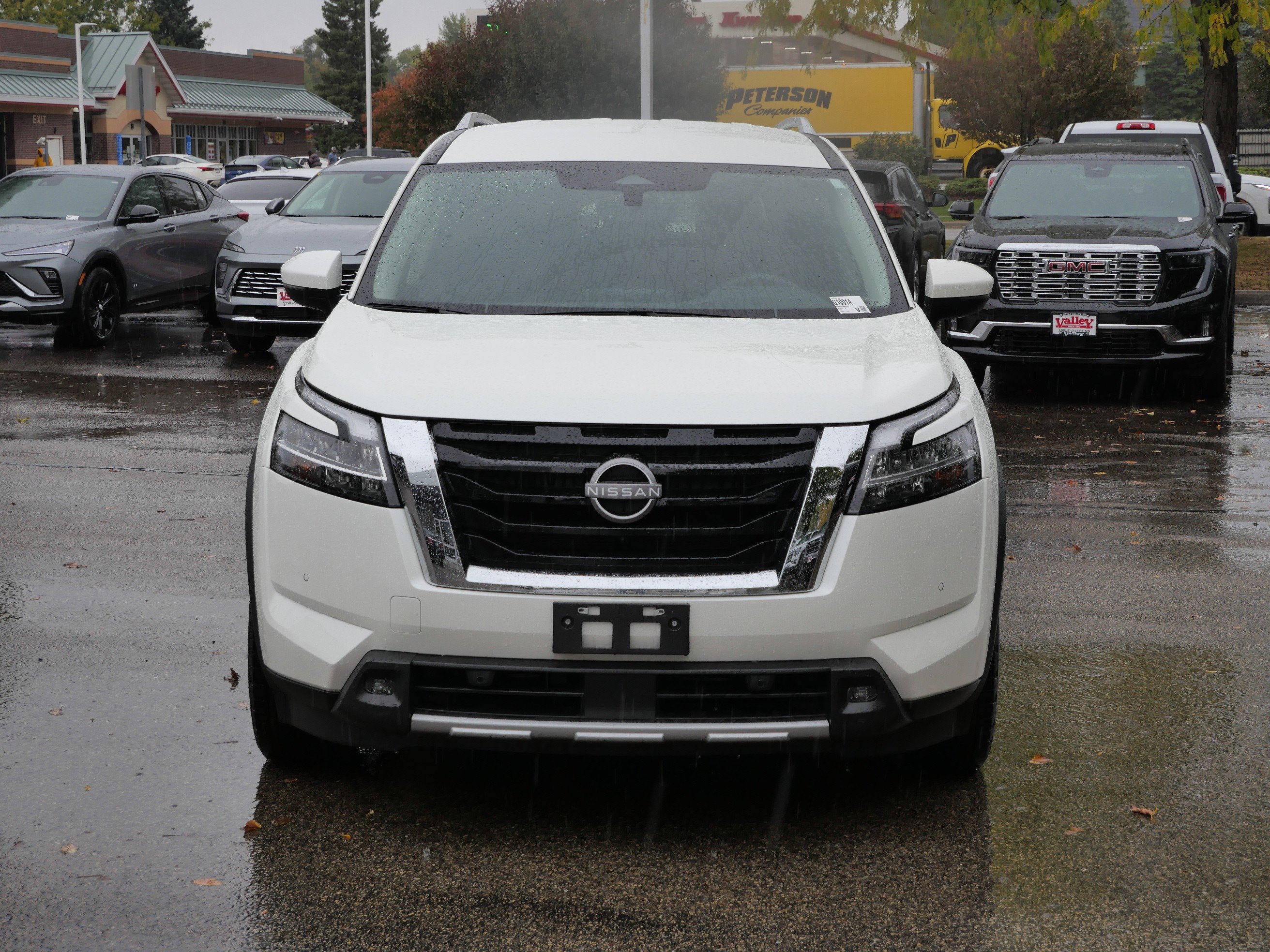 2023 Nissan Pathfinder SL