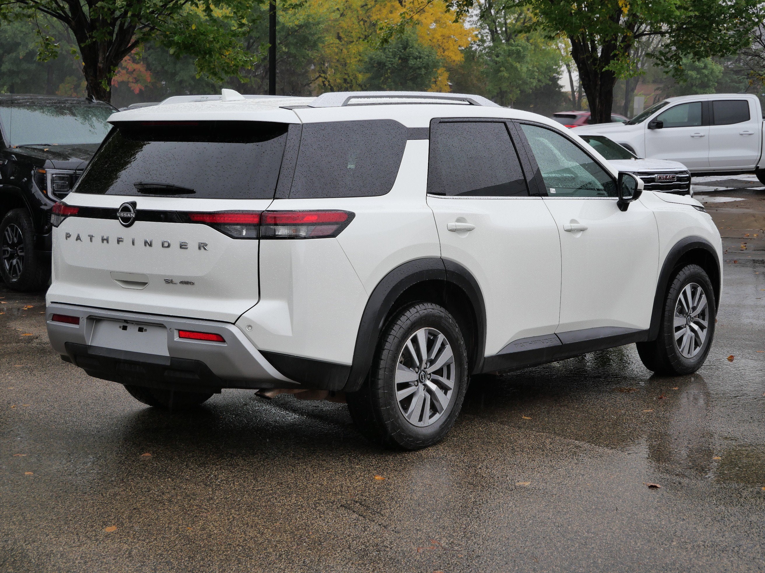 2023 Nissan Pathfinder SL